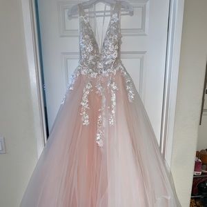 Ball gown / wedding dress
